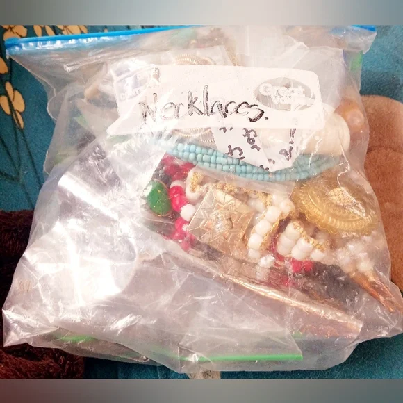 Selling a large bag of necklace.Lots of vintage to CHOOSESilver, turquoiseETC